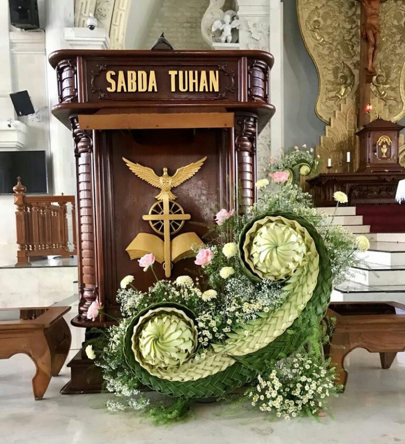 Ikatan Perangkai Bunga Indonesia akan Hias 14 Gereja dengan Janur dan Daun Palem