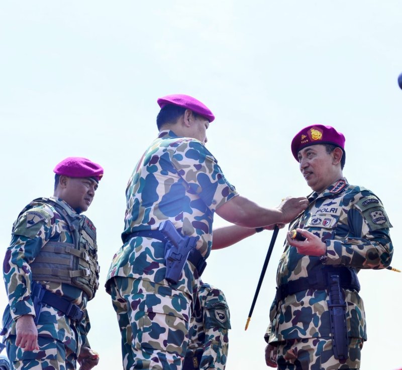 Disematkan Jadi Warga Kehormatan Marinir, Kapolri: Di Tubuh Saya Mengalir Darah TNI