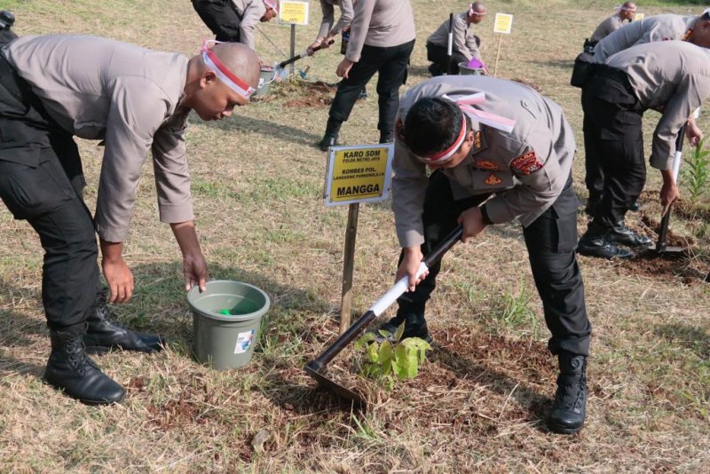 Perbaiki Kualitas Udara Jakarta, Polda Metro Jaya Lakukan Penanaman 15.000 Pohon