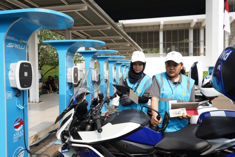 Kelancaran Transportasi Kendaraan Listrik Delegasi KTT ke-43 ASEAN Berkat Dukungan 79 EV Charging PLN Disjaya.