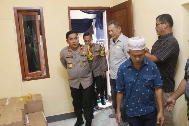 Bedah Rumah Warga Miskin, Kapolda Metro Ingatkan Jaga Kerukunan Jelang Pemilu 