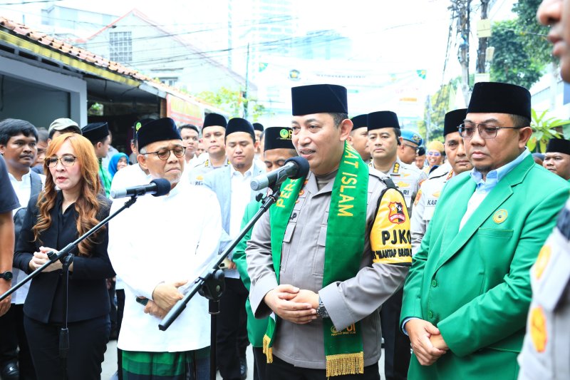 Sowan ke DPP Persatuan Umat Islam, Kapolri Sigit Beri Bantuan 25 Ribu Paket Sembako