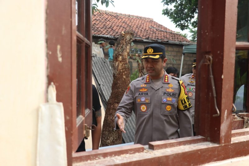 Selaras Perintah Kapolri, Polres Depok Bedah Rumah Warga Purnawirawan Jelang HUT ke-78 Bhayangkara