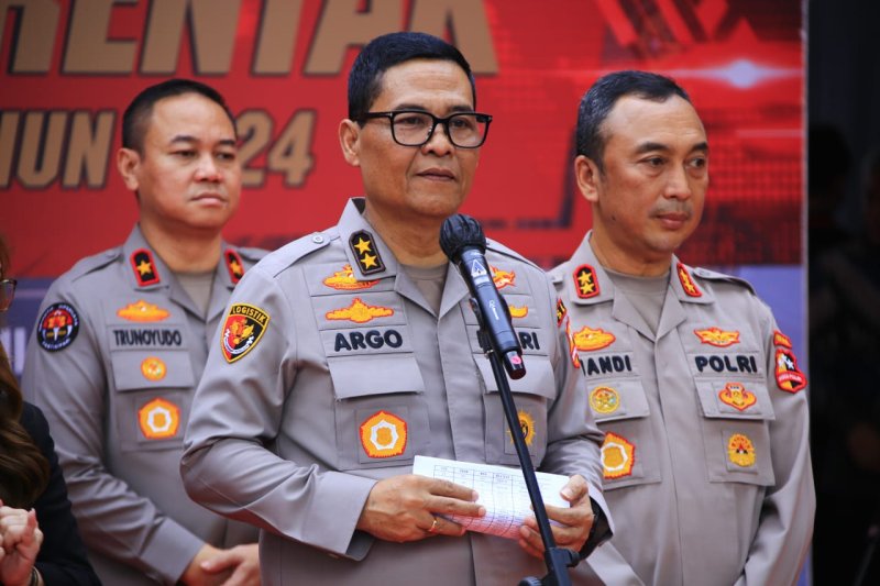 Sambut Hari Bhayangkara ke-78, Polri Bedah Rumah Sebanyak 558 Bangunan