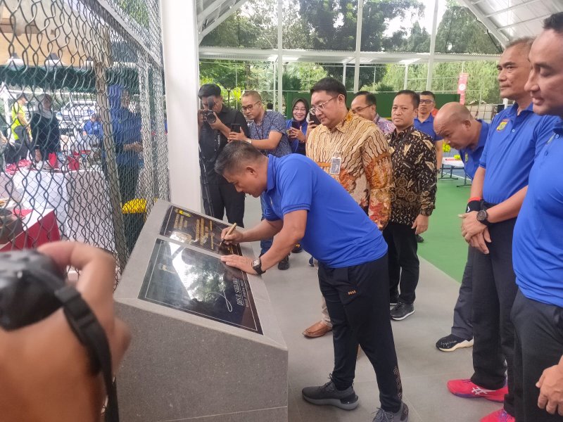 Pupuk Kebersamaan, Kapolda Metro Jaya Resmikan Lapangan Tenis Bhayangkara Presisi