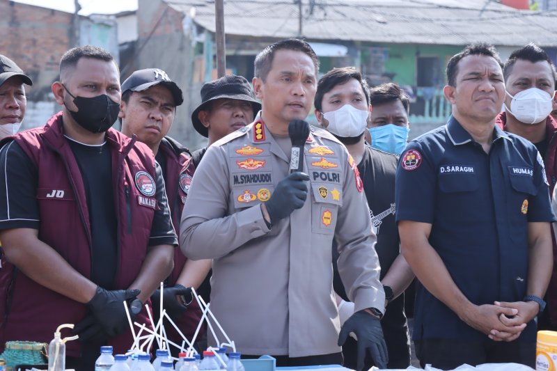 Polres Jakbar Gerebek Kampung Boncos, 42 Orang Diamankan Positif Sabu