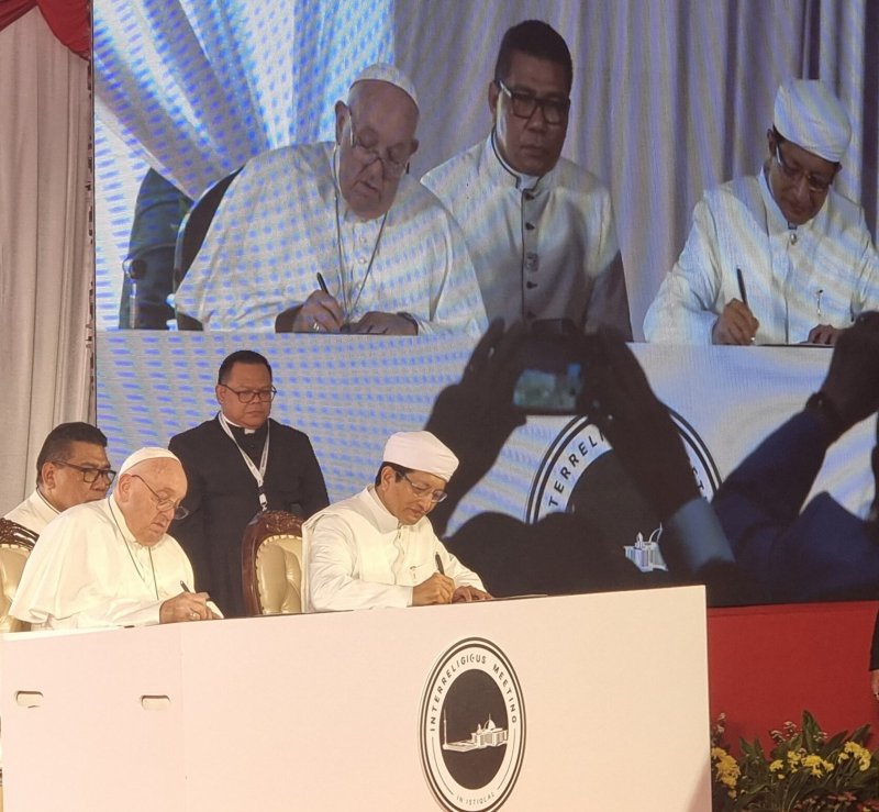 Pesan Dialog dan Perjumpaan Paus Fransiskus dan Nasaruddin Umar di Masjid Istiqlal