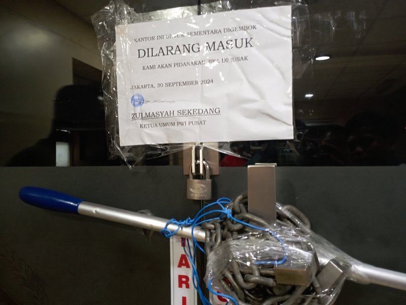 Dewan Pers Ambil Sikap Tegas, Hendry Ch Bangun dkk Dipaksa Keluar Dari Kantor PWI Pusat