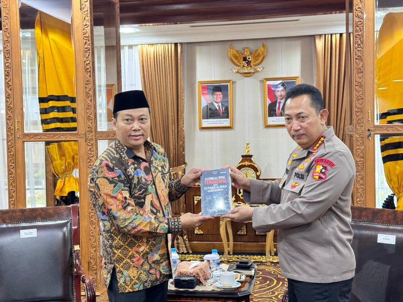 Temui Kapolri, Mohammad Dawam Serahkan Tiga Hasil Penelitian dan Rekomendasi Kompolnas       