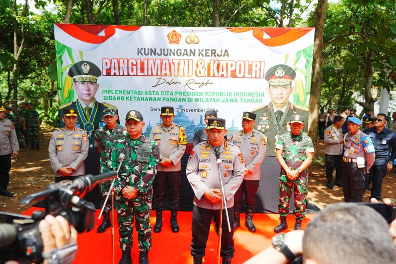 Kapolri - Panglima TNI Tinjau Kesiapan Program Ketahanan Pangan dan Pupuk Bersubsidi di Jawa Tengah