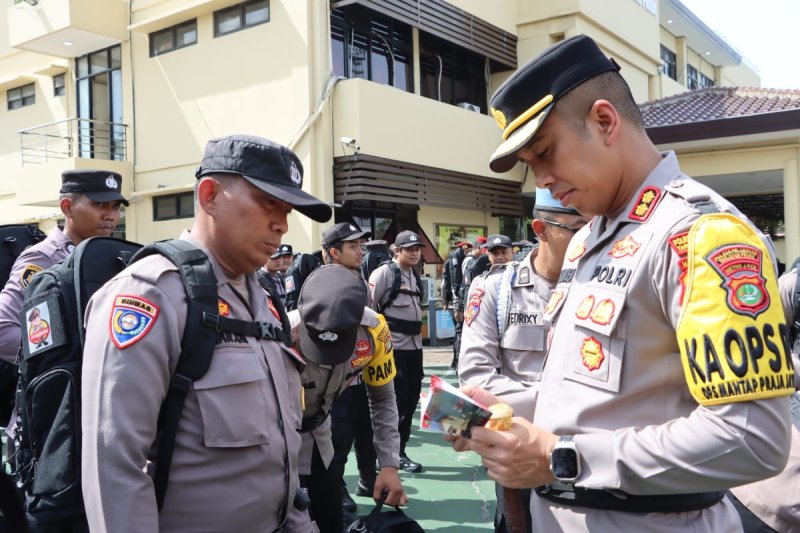 Kapolres Panjiyoga Pimpin Apel Pengecekan Kesiapan Personel Pam TPS di Pelabuhan Tanjung Priok