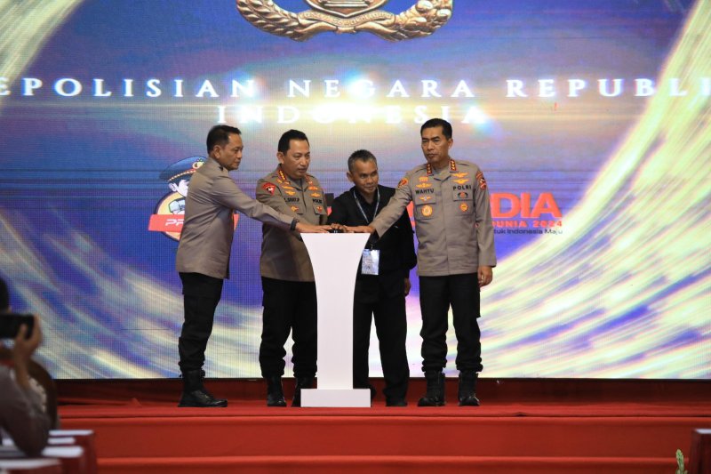 Kapolri Apresiasi Peluncuran Dua Buku Antikorupsi di Hari Anti Korupsi Sedunia