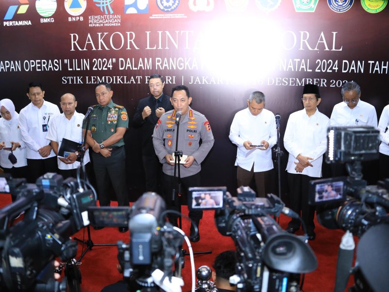 Kapolri: Personel Gabungan Polri-TNI Amankan 61 Ribu Lokasi Ibadah dan Rekreasi Saat Natal dan Tahun Baru