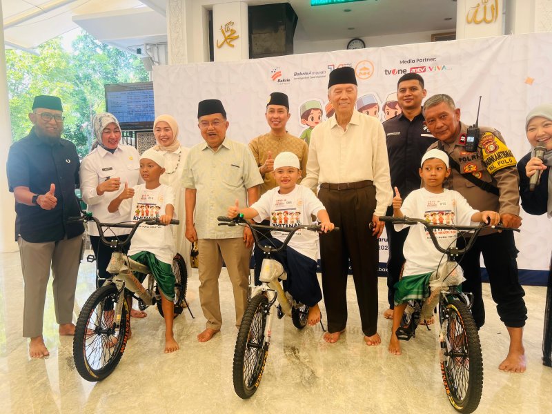 Khitanan untuk Negeri 2024: Masjid Nurul Hidayah Kolaborasi dengan Bakrie Amanah Berikan 100 Sepeda