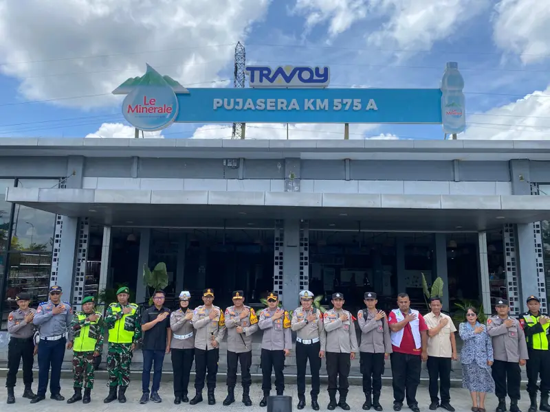 Pastikan Kesiapan Terjaga, Kapolda Jawa Timur Lakukan Pengecekan  Pos Pelayanan Mudik di Ngawi