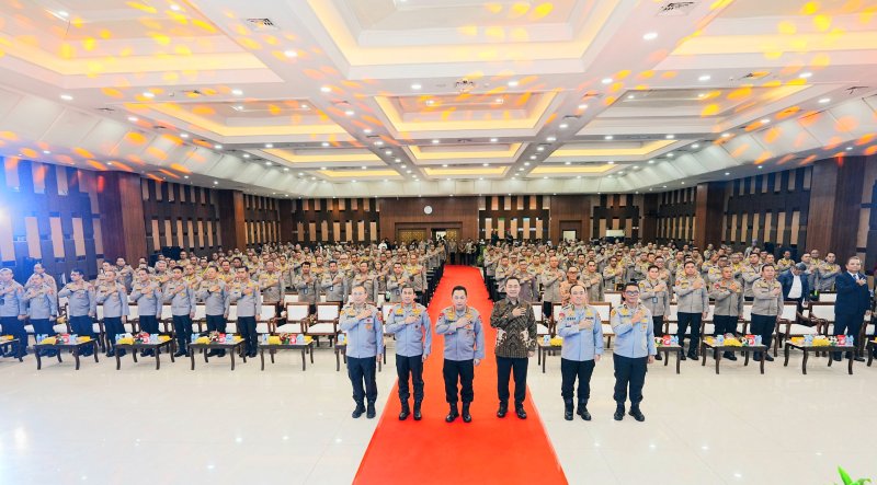 Tutup Rakernis SSDM dan Slog, Kapolri Komitmen Dukung Program Pemerintah