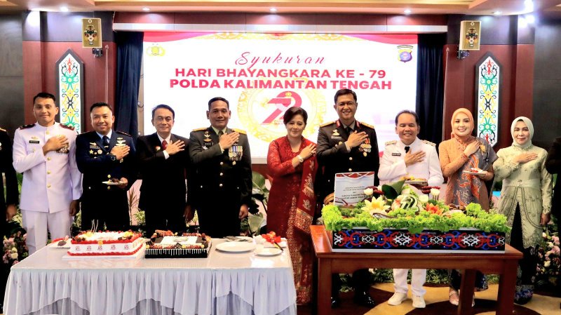 Hari Bhayangkara ke-79, Gubernur dan TNI Beri Surprise ke Kapolda Kalteng