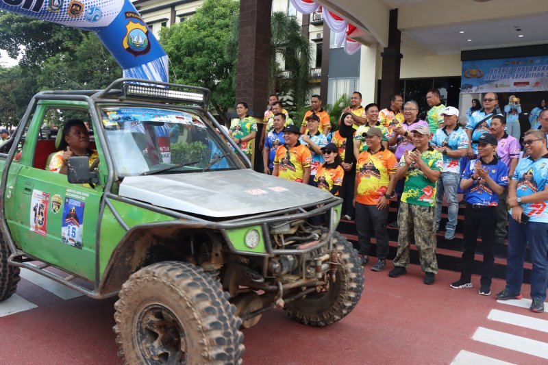 Rempang Expedition Polda Kepri Tanam 1.150 Pohon dan Salurkan 500 Paket Sembako