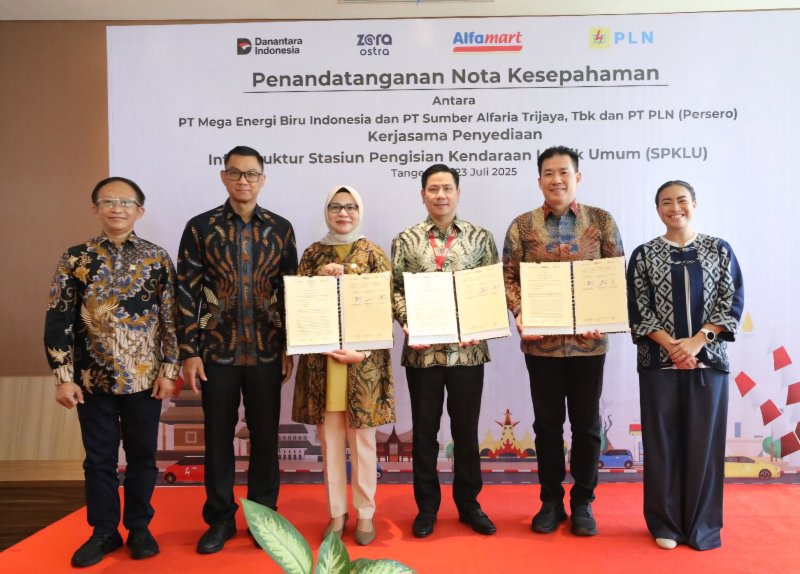 PLN, MEBI, dan Alfamart Kolaborasi Kembangkan Infrastruktur SPKLU di Lokasi Strategis se-Indonesia