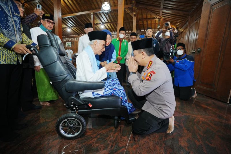 Kunjungi Dua Ponpes di Jatim, Kapolri: Amanat Presiden Menjaga Kerukunan 
