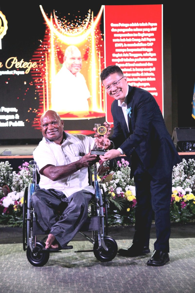 Tokoh Asal Papua Osea Petege Dianugerahi PWI Jaya Awards 2025
