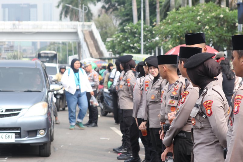 Situasi Aman Terkendali, 1.371 Personel Diterjunkan Kawal Aksi Demo di DPR