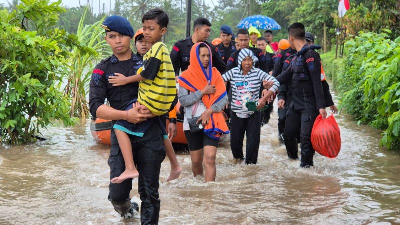 Banjir dan Longsor Melanda Bali, Kapolda Daniel Adityajaya: Polri Kerahkan Personel Bantu Penanganan