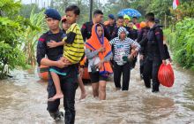 Banjir dan Longsor Melanda Bali, Kapolda Daniel Adityajaya: Polri Kerahkan Personel Bantu Penanganan