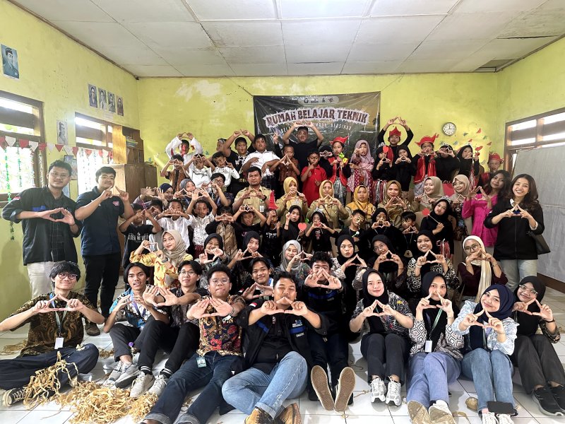 Kolaborasi 12 Departemen Teknik Undip Hidupkan Semangat Belajar Anak Desa