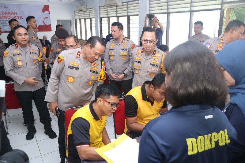 Dari Kapolda Metro Jaya Hingga Anggota Donorkan Darahnya pada Hari Jadi ke-74 Humas Polri