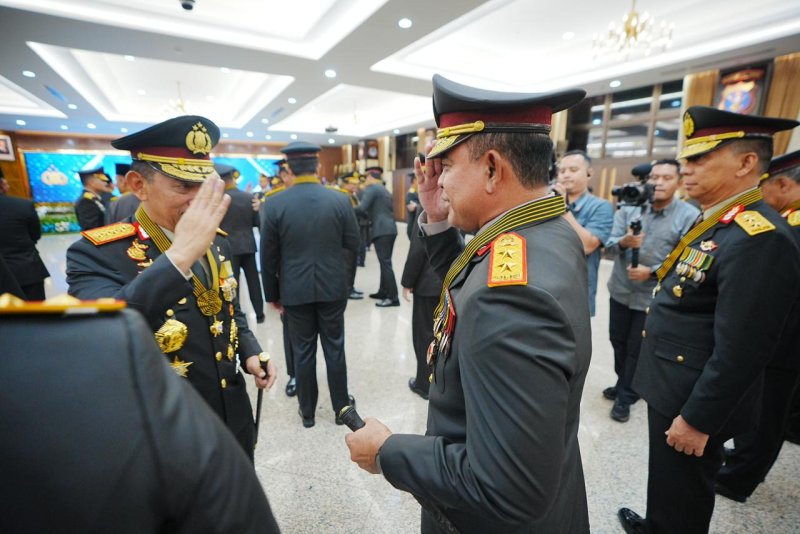 Kapolda Sumut Irjen Whisnu Hermawan Raih Tanda Kehormatan Bintang Bhayangkara Pratama 