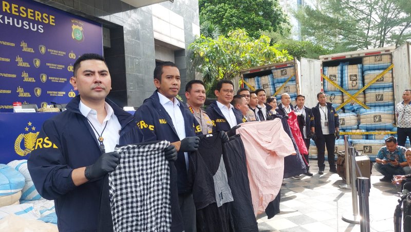 Subdit Indag Ditreskrimsus Polda Metro Jaya Ungkap Importasi 439 Balpres Ilegal Senilai Rp4,2 Miliar