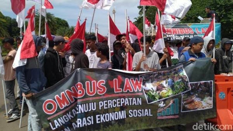 Puluhan Ribu Personil TNI - Polri Kawal Aksi Buruh Terkait Omnibus Law